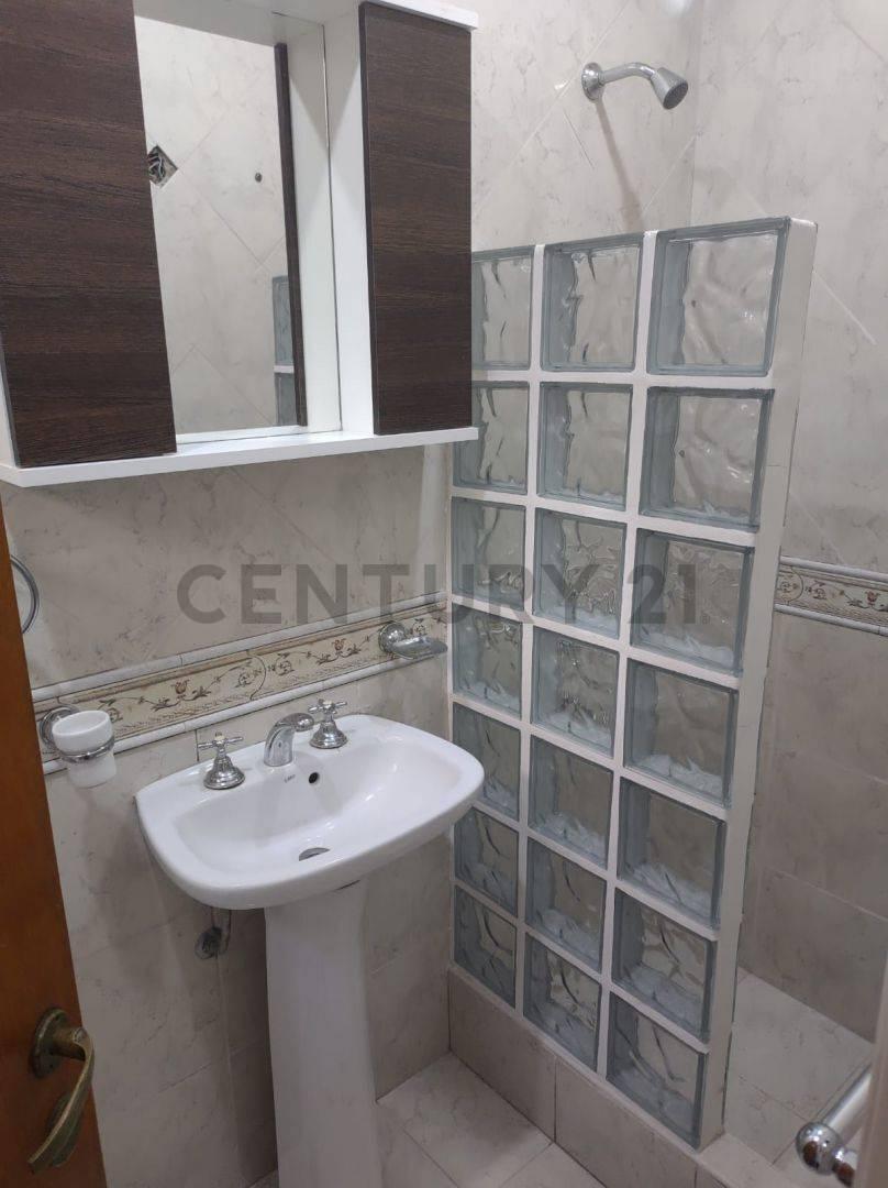 Foto de VENTA CON RENTA PH 2 AMBIENTES CON PATIO Y TERRAZA, Moron, imagen 2