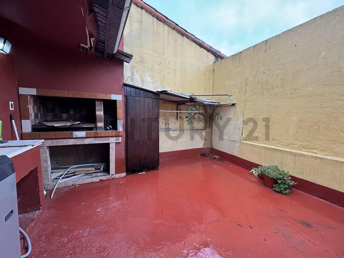 Foto de PH 3 ambientes con patio propio, parrilla y excelente luz en Villa Maipú, imagen 2