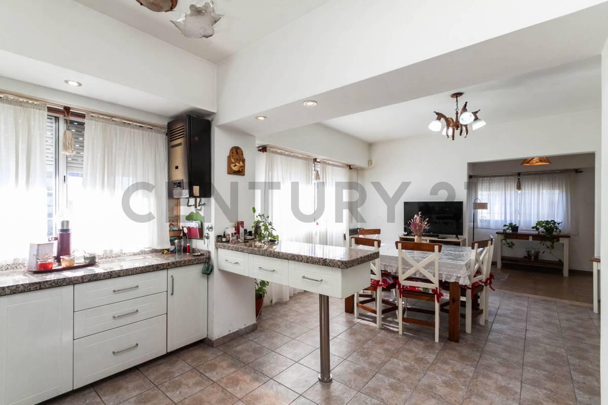 Foto de Venta de Casa 5 Ambientes en Valentín Alsina, Apto crédito!, imagen 1