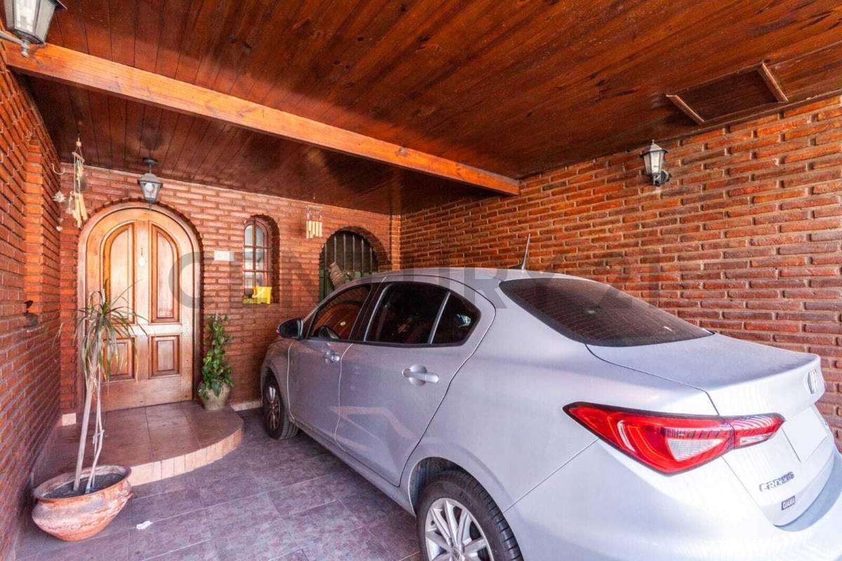 Foto de Casa 5 ambientes apto crédito – Ideal familia – Remedios de Escalada, imagen 1