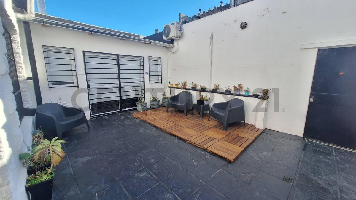Foto de Venta de Casa 4 ambientes (tipo PH) con Patio y Terraza, Apto Crédito, imagen 2