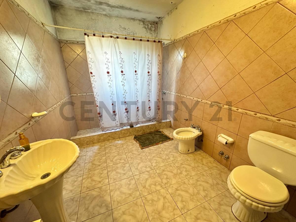 Foto de Casa 4 ambientes en venta en Caseros - GRAN LOTE, imagen 5