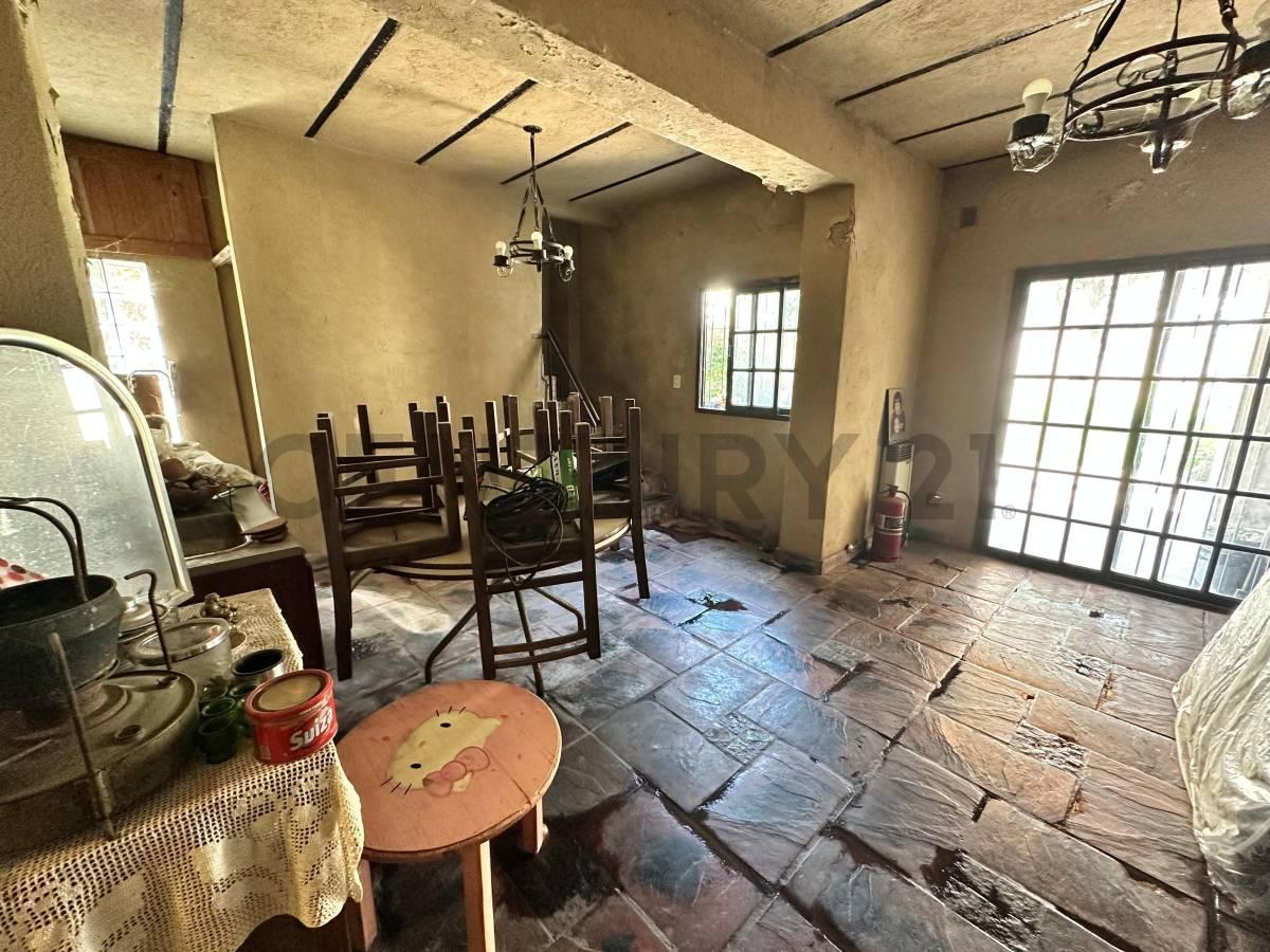 Foto de Casa 4 ambientes en venta en Caseros - GRAN LOTE, imagen 2