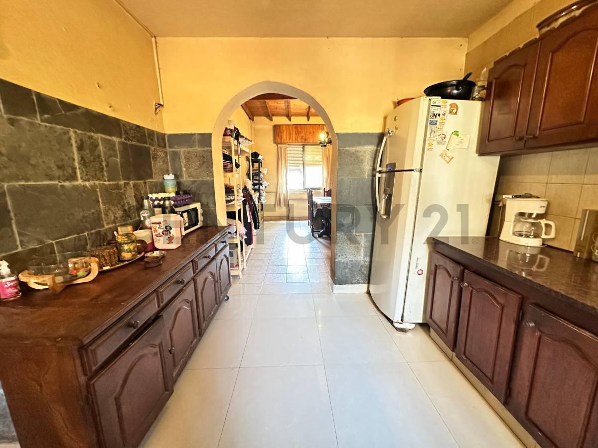 Foto de Casa 4 ambientes en venta en Caseros - GRAN LOTE, imagen 4