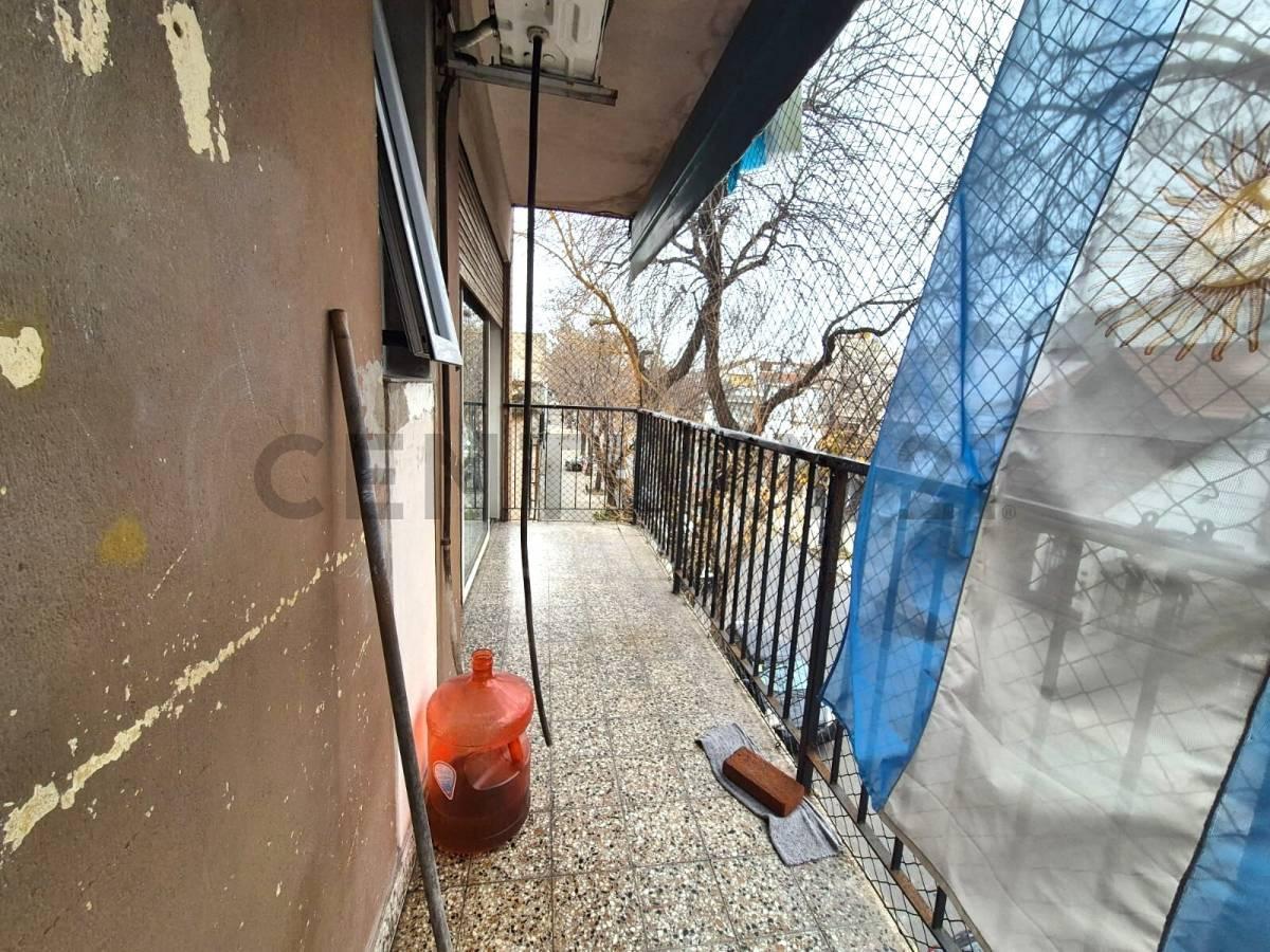 Foto de VENTA 3 AMBIENTES CON BALCON AL FRENTE - EXCELENTE UBICACION - SAAVEDRA, imagen 2