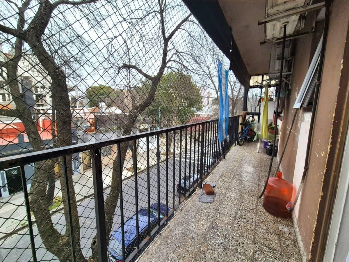 Foto de VENTA 3 AMBIENTES CON BALCON AL FRENTE - EXCELENTE UBICACION - SAAVEDRA, imagen 1