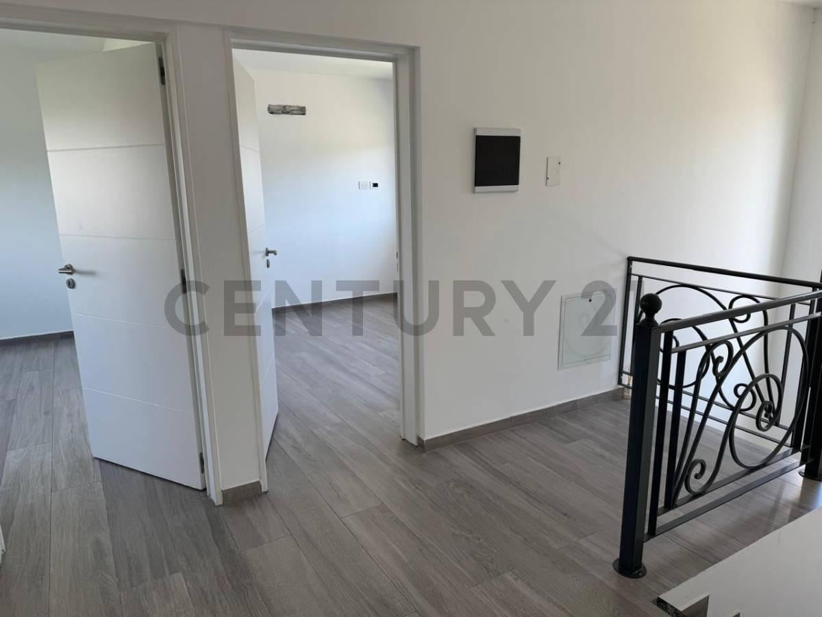 Foto de CASA VENTA 6 AMB. 4 HAB. C/ESCRITORIO CONSTRUIDA EN DOS PLANTAS, BARRIO, imagen 5