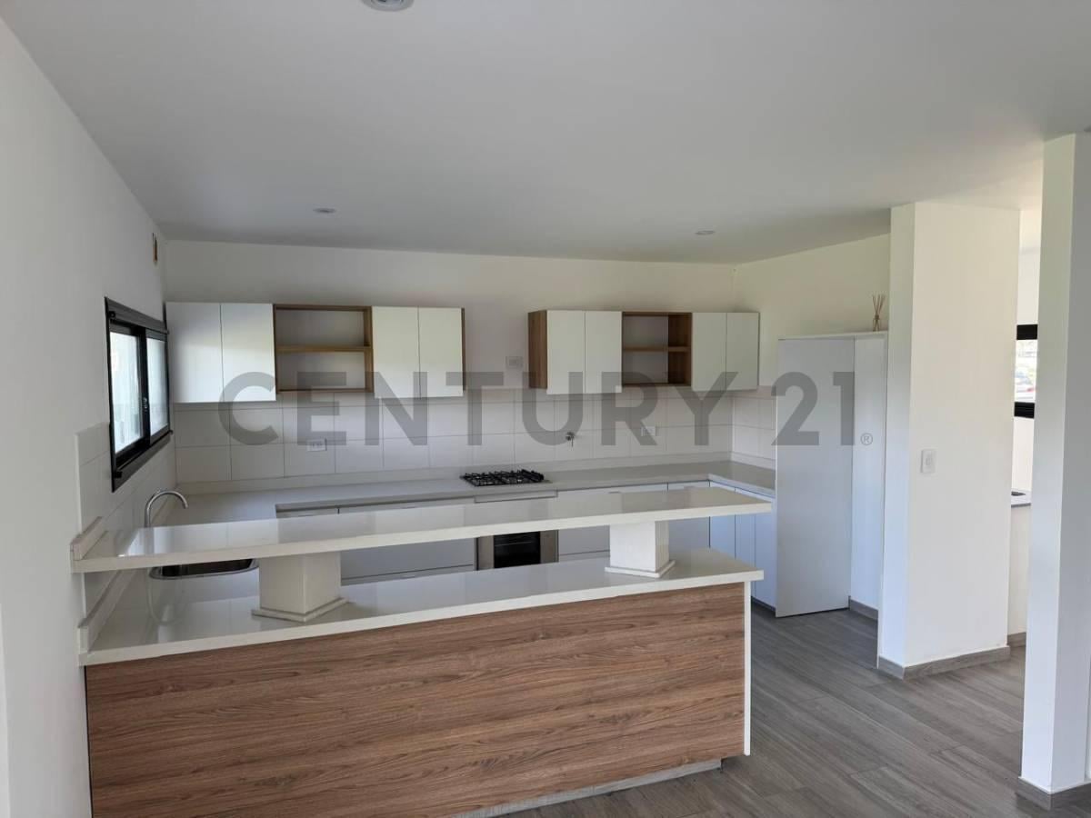 Foto de CASA VENTA 6 AMB. 4 HAB. C/ESCRITORIO CONSTRUIDA EN DOS PLANTAS, BARRIO, imagen 4