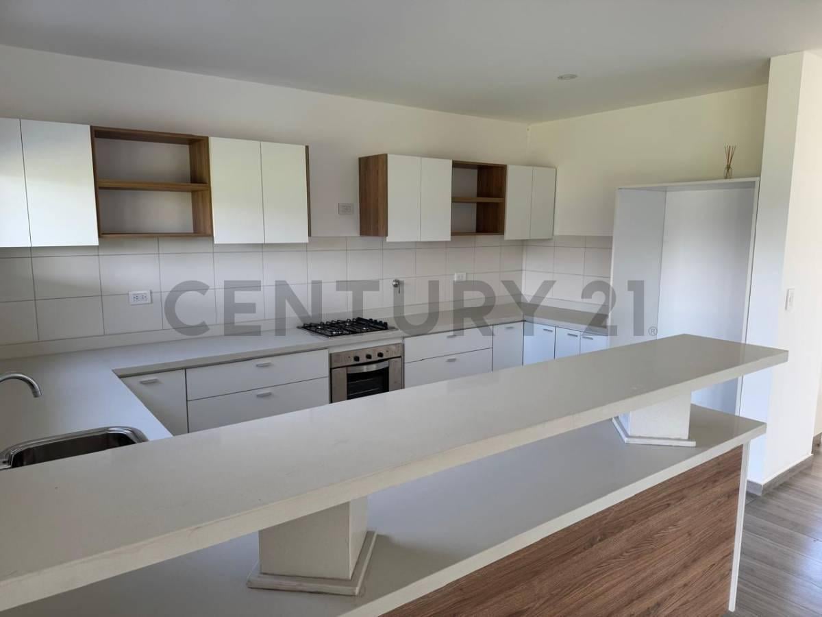 Foto de CASA VENTA 6 AMB. 4 HAB. C/ESCRITORIO CONSTRUIDA EN DOS PLANTAS, BARRIO, imagen 3