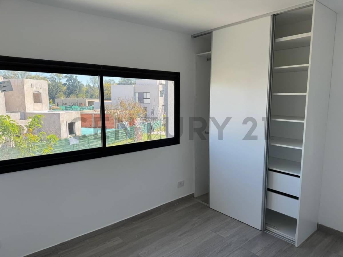 Foto de CASA VENTA 6 AMB. 4 HAB. C/ESCRITORIO CONSTRUIDA EN DOS PLANTAS, BARRIO, imagen 2