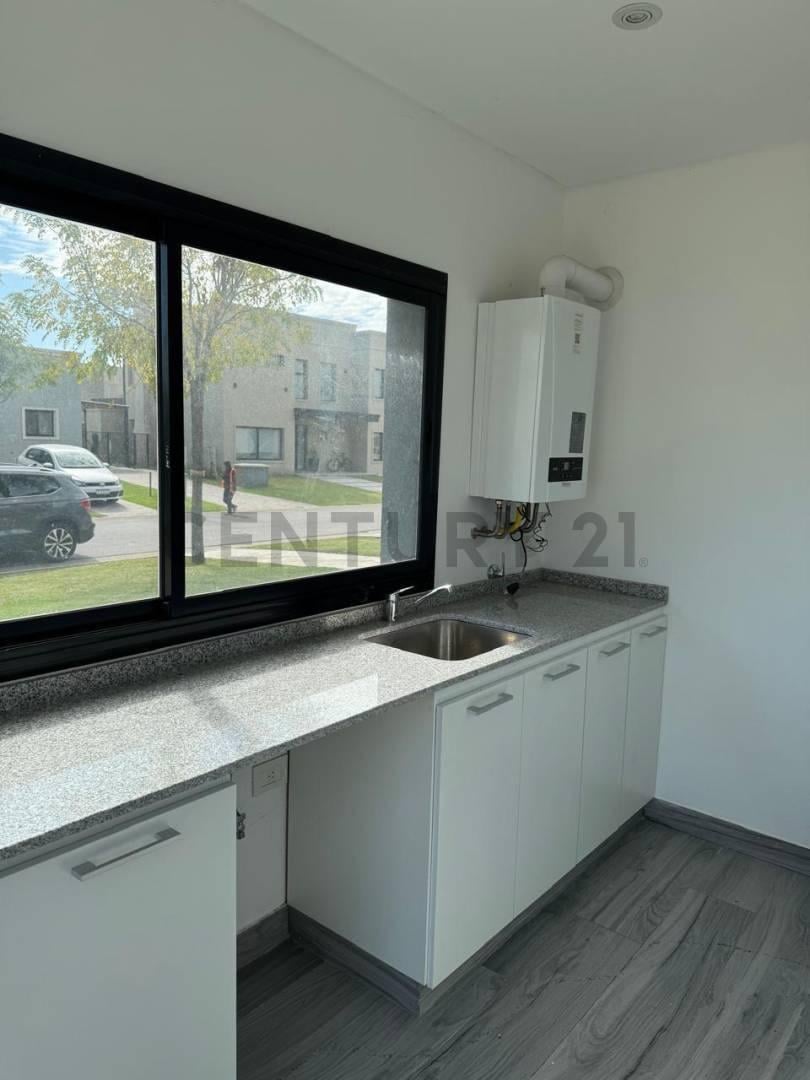 Foto de CASA VENTA 6 AMBIENTES EN DOS PLANTAS EN BARRIO SAN PABLO, PILAR, imagen 2