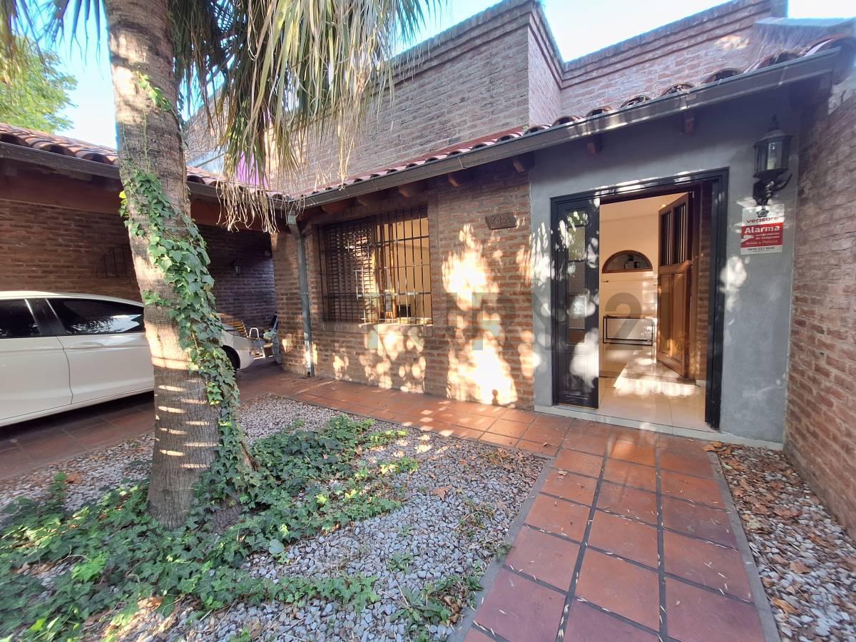 Foto de Casa 3 Ambientes con garage, jardin y Quincho. Apto Crédito!!!!, imagen 1