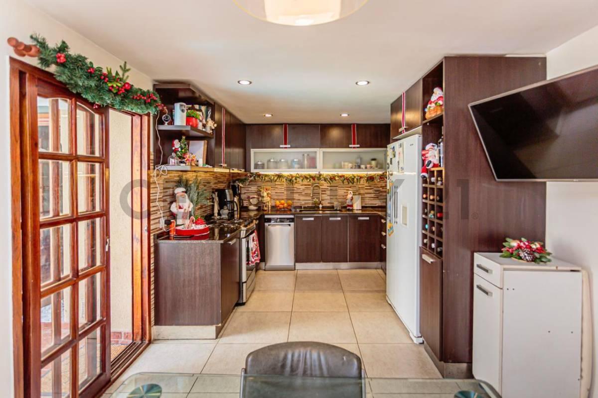 Foto de VENTA DE CASA EN 2 PLANTAS DE 4 AMBIENTES CON PILETA Y QUINCHO - VILLA, imagen 4