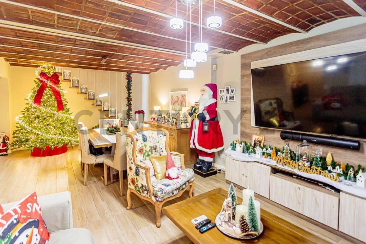 Foto de VENTA DE CASA EN 2 PLANTAS DE 4 AMBIENTES CON PILETA Y QUINCHO - VILLA, imagen 5