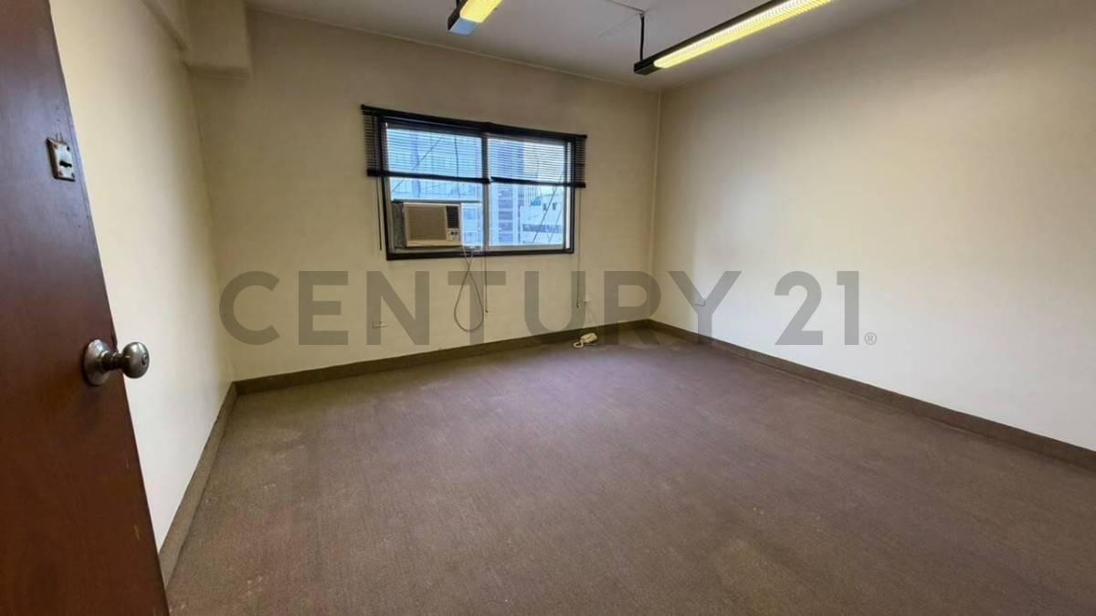 Foto de VENTA DEPARTAMENTO/OFICINA PISO 11 LUMINOSO, imagen 4