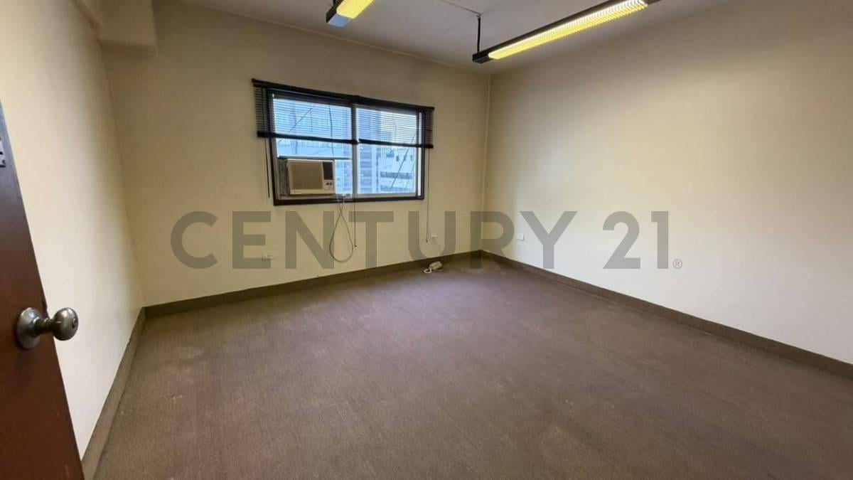 Foto de VENTA DEPARTAMENTO/OFICINA PISO 11 LUMINOSO, imagen 1