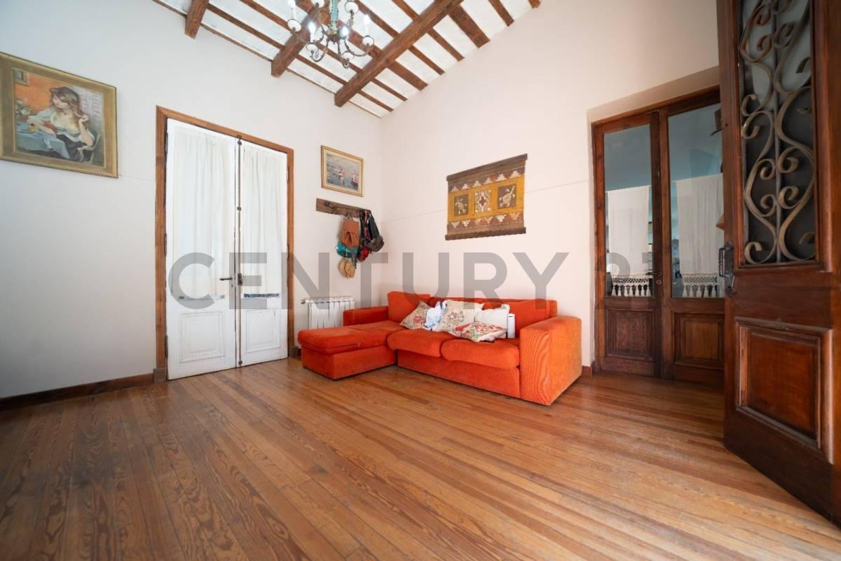 Foto de VENTA Casa de 5 ambientes con pileta, quincho y jardín parquizado en, imagen 4