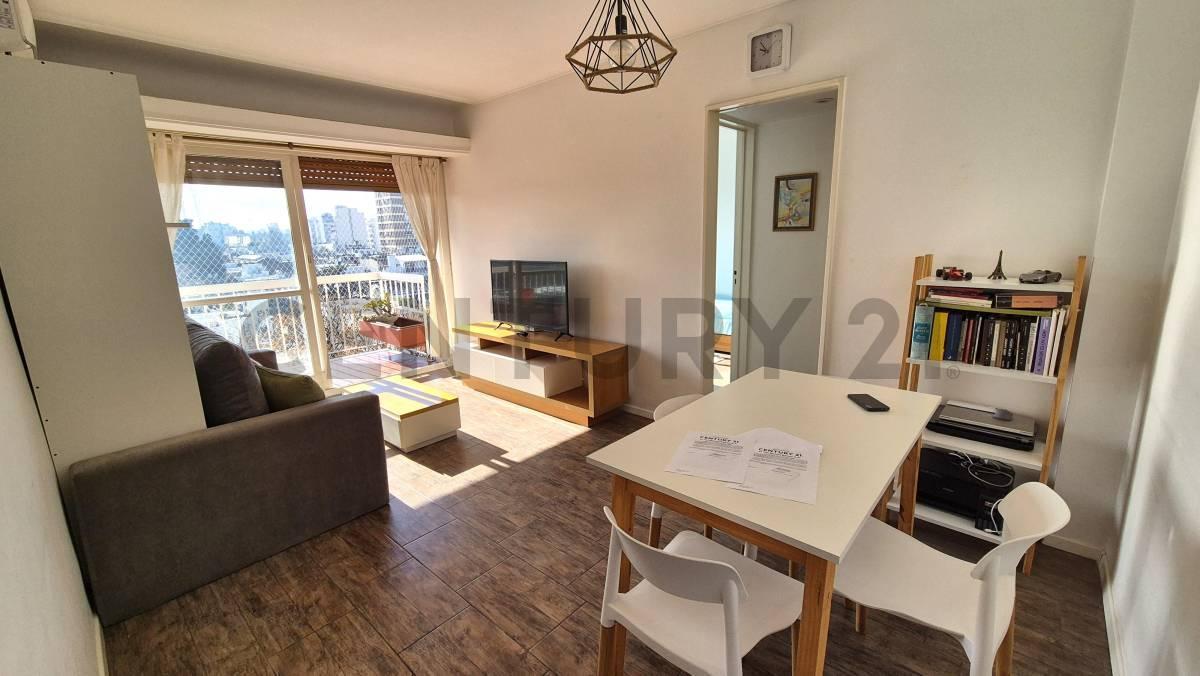 Foto de VENTA 2 AMBIENTES AL FRENTE CON BALCON - RESTAURADO - MUY LUMINOSO - V, imagen 2