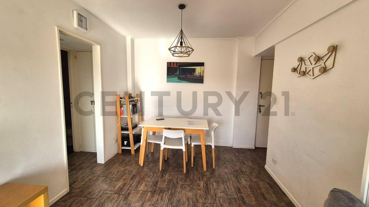Foto de VENTA 2 AMBIENTES AL FRENTE CON BALCON - RESTAURADO - MUY LUMINOSO - V, imagen 4