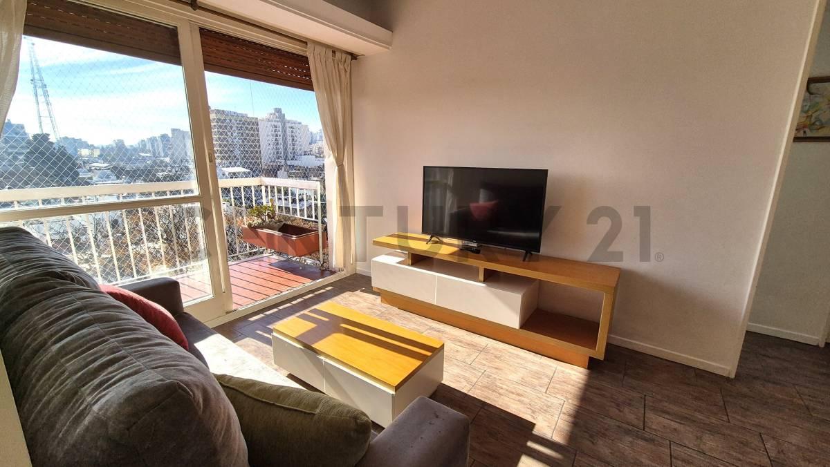 Foto de VENTA 2 AMBIENTES AL FRENTE CON BALCON - RESTAURADO - MUY LUMINOSO - V, imagen 3