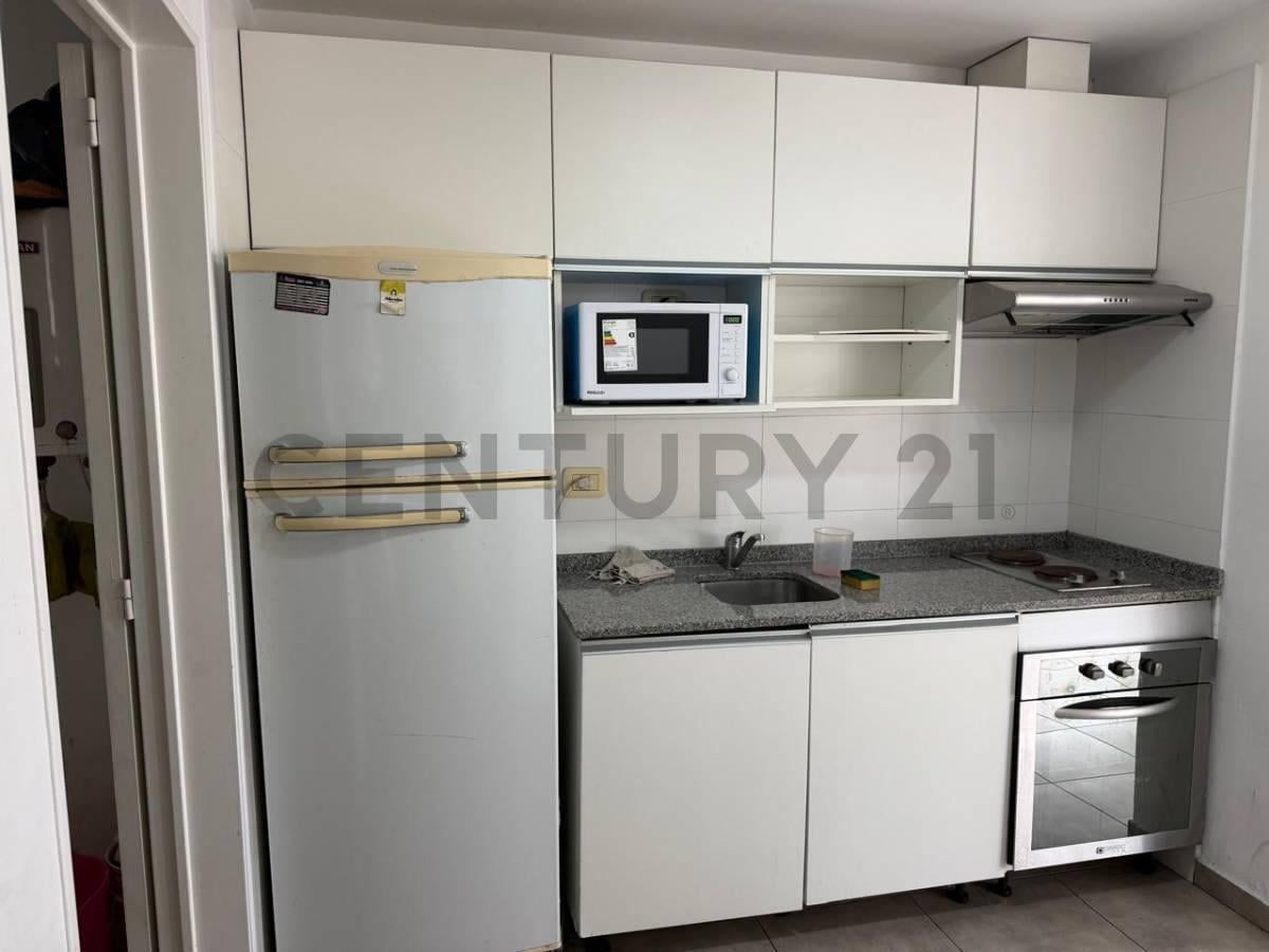 Foto de VENTA MONOAMBIENTE ABASTO- APTO CRÉDITO -APTO PROFESIONAL, imagen 1