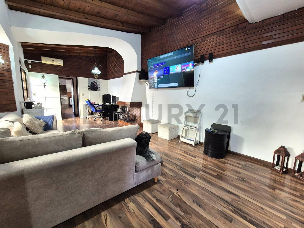 Foto de VENTA CASA 5 AMBIENTES REFACCIONADA EN LOTE PROPIO CON QUINCHO, PILETA, imagen 2