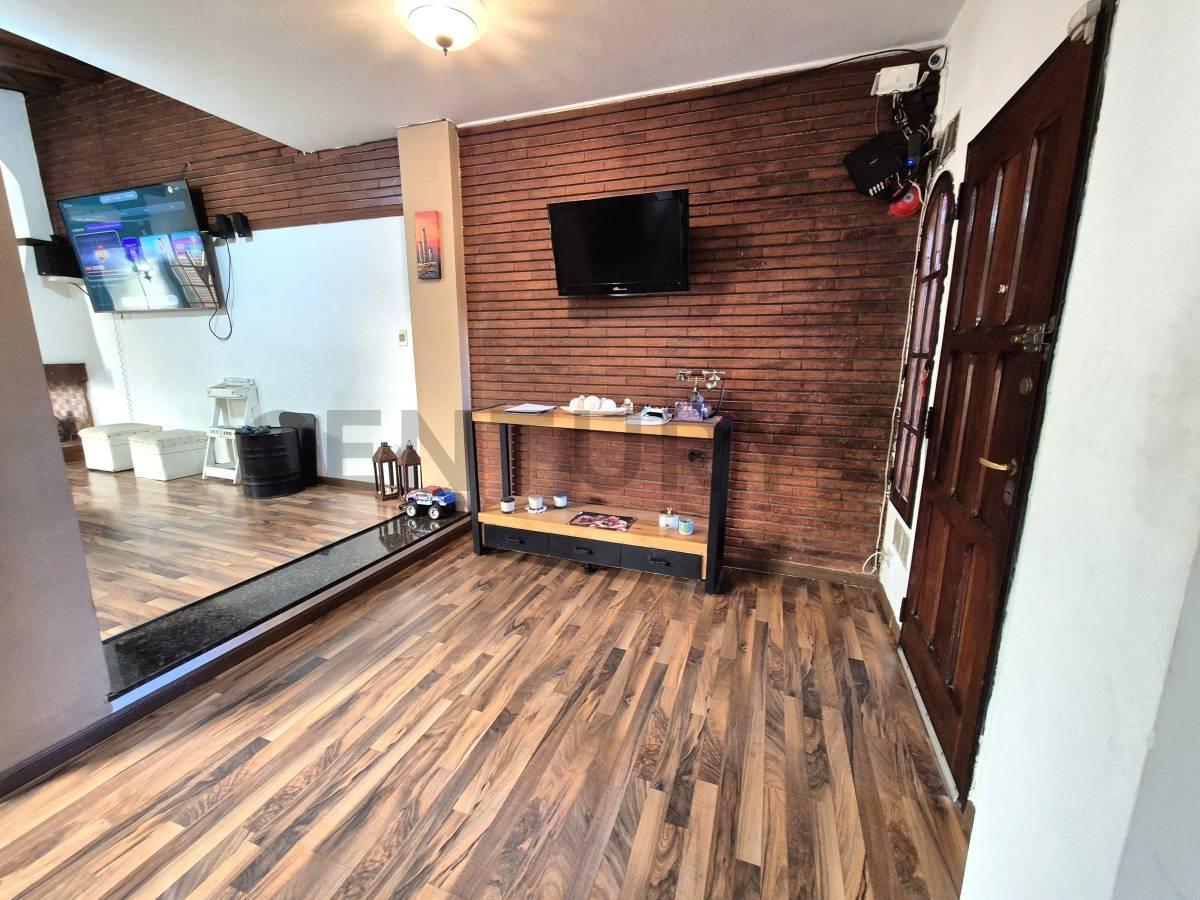 Foto de VENTA CASA 5 AMBIENTES REFACCIONADA EN LOTE PROPIO CON QUINCHO, PILETA, imagen 1
