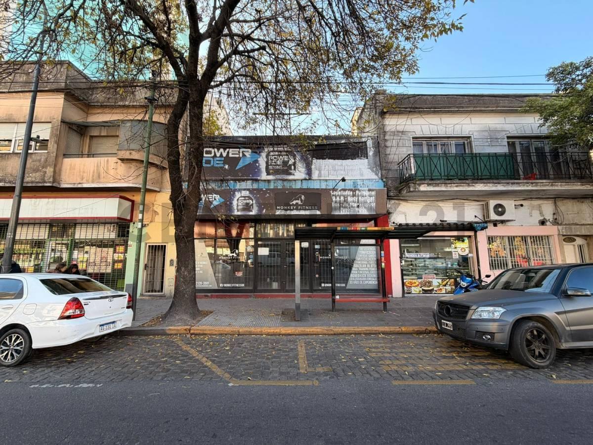 Foto de VENTA Lote sobre Av. Rivadavia al 10500 | Distrito USAA | 1.289 m², imagen 1