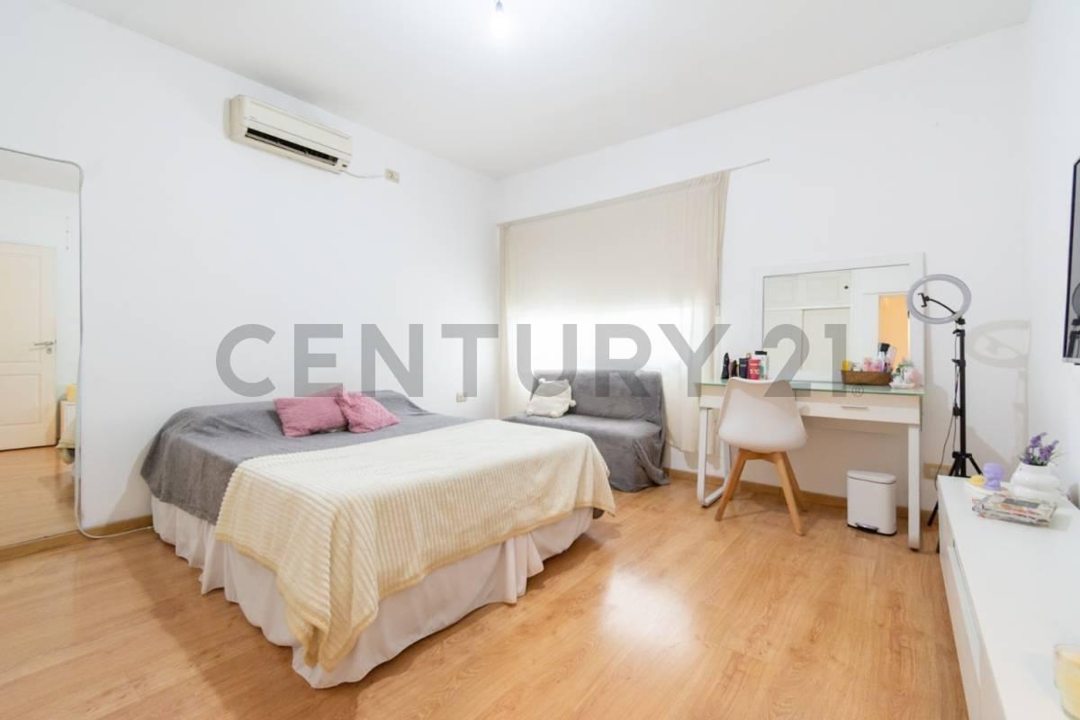 Foto de VENTA CASA 5 AMBIENTES CON COCHERA, GRAN JARDIN Y PARRILLA EN ITUZAINGÓ, imagen 5