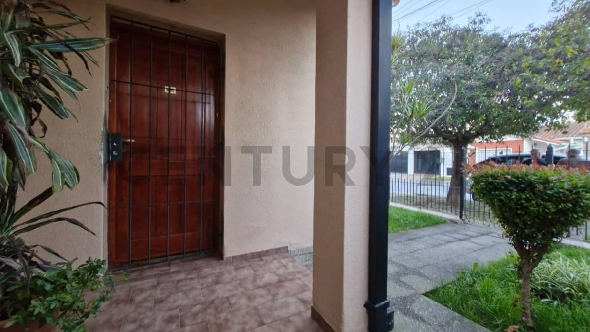 Foto de VENTA CASA CON JARDÍN, QUINCHO Y GARAGE EN EZPELETA – LOTE 10 X 30, imagen 4