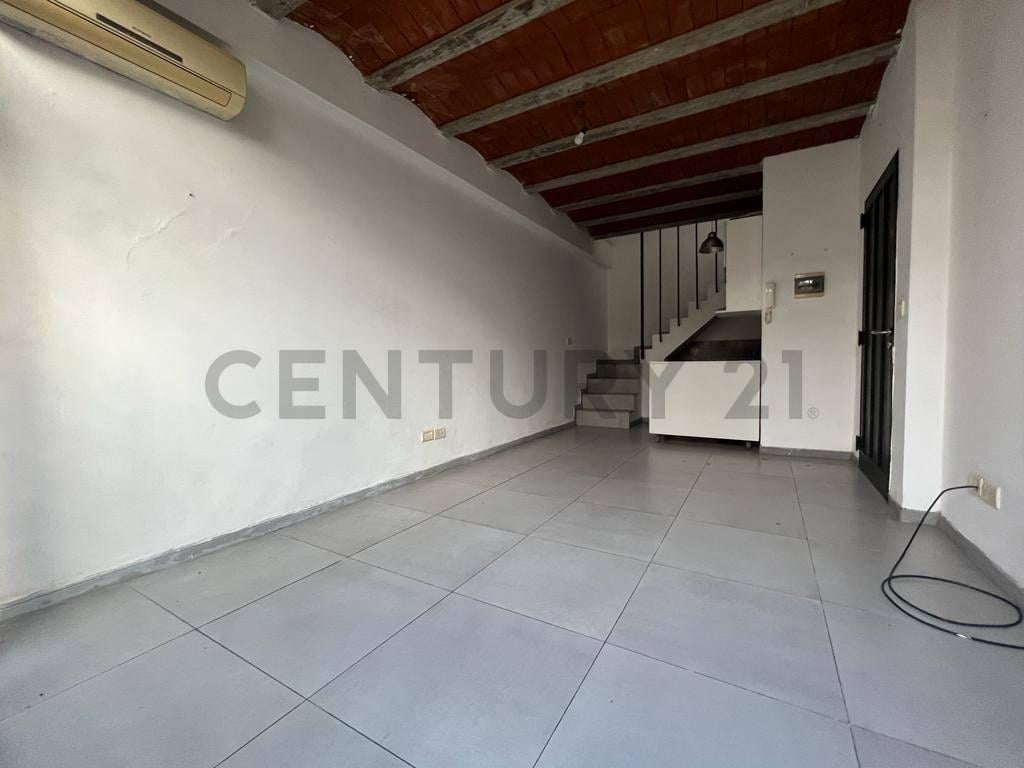 Foto de ALQUILER DEPARTAMENTO TIPO DUPLEX DOS AMBIENTES COLEGIALES, imagen 2