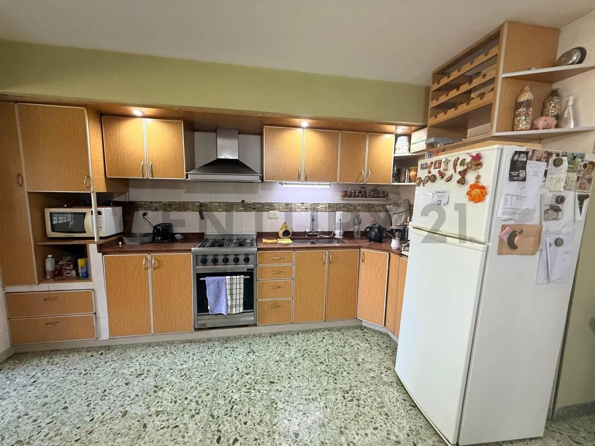 Foto de VENTA CASA 4 AMBIENTES CON PATIO Y QUINCHO EN LLAVALLOL, imagen 3