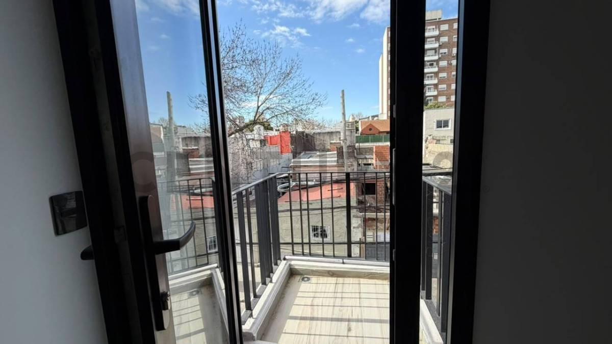 Foto de ALQUILER MONOAMBIENTE A ESTRENAR TIPO PH CON TERRAZA PROPIA FLORES, imagen 3