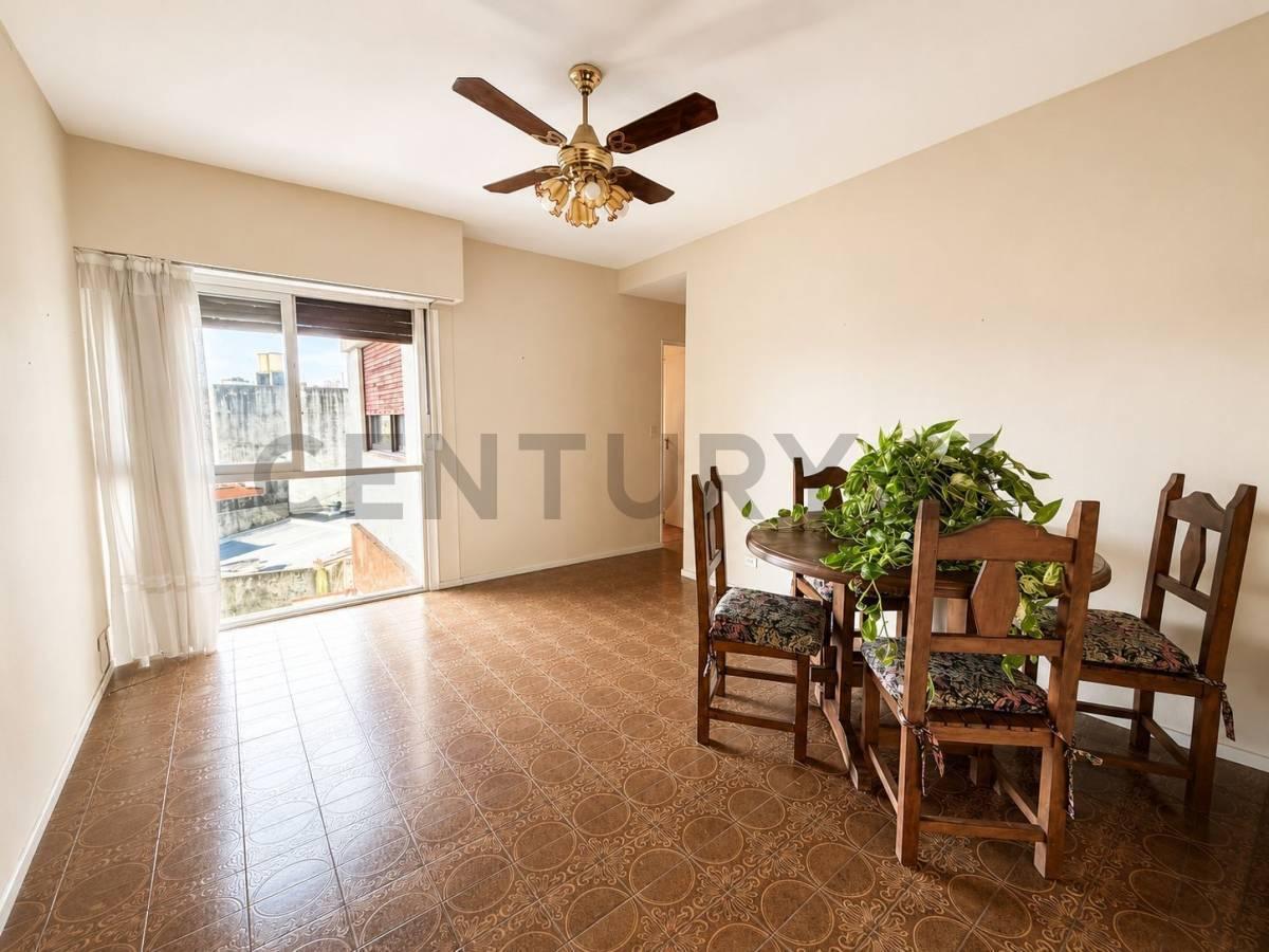 Foto de VENTA 2 AMBIENTES MUY LUMINOSO - APTO CREDITO - FLORESTA, imagen 2