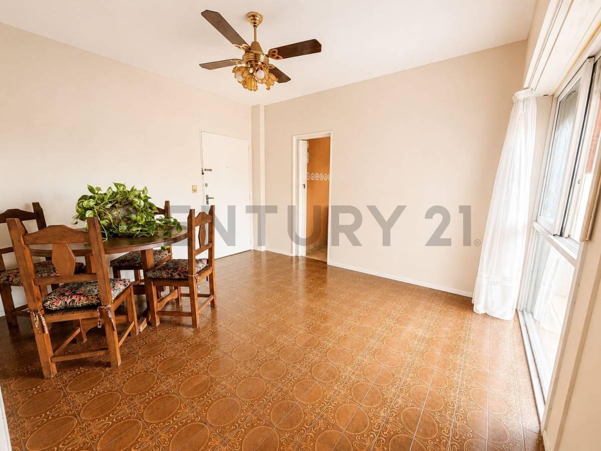 Foto de VENTA 2 AMBIENTES MUY LUMINOSO - APTO CREDITO - FLORESTA, imagen 1