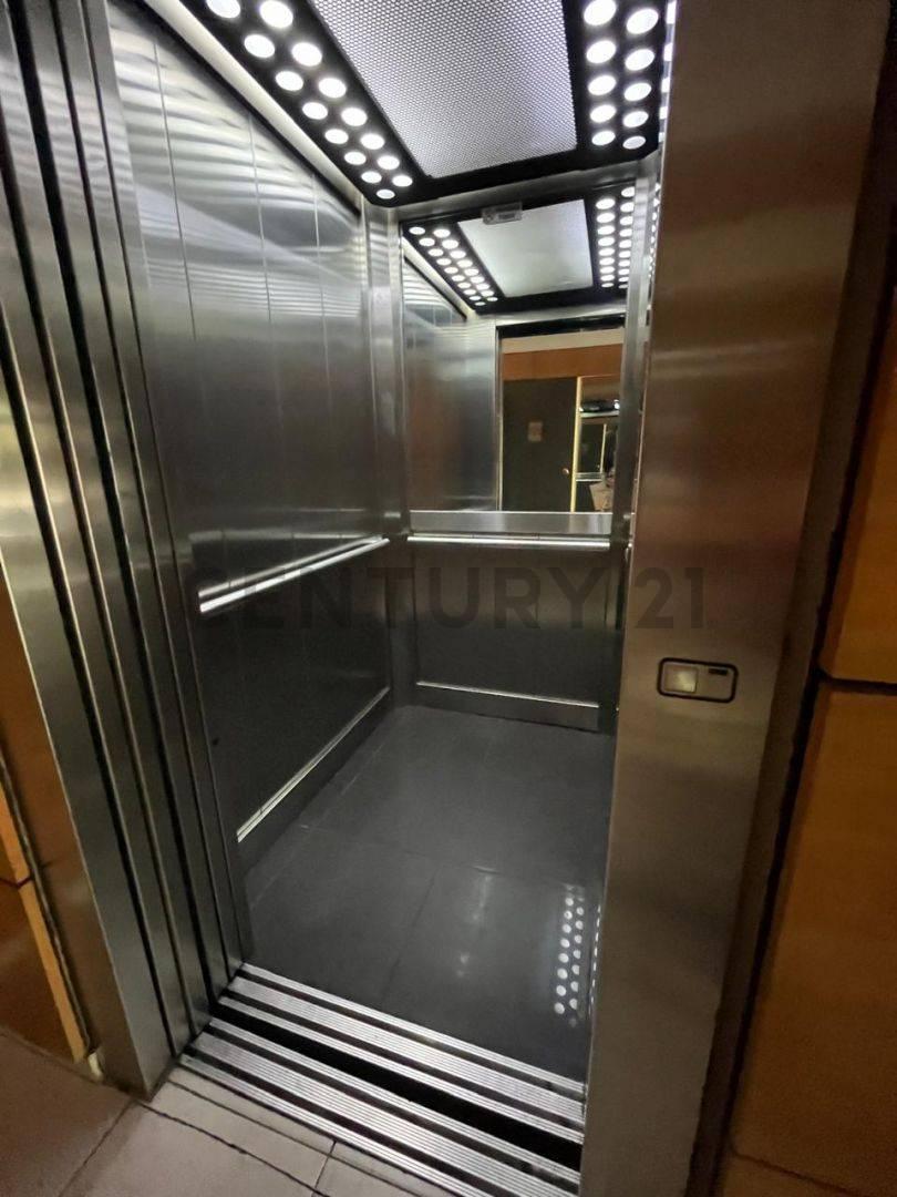 Foto de Venta Semipiso de 4 AMBIENTES - COCHERA -SUPER LUMINOSO - EXCELENTE, imagen 5