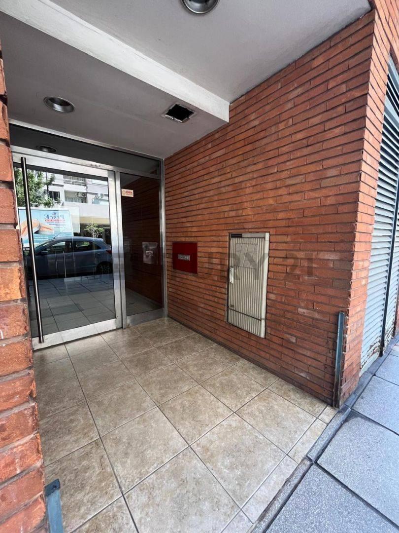 Foto de Venta Semipiso de 4 AMBIENTES - COCHERA -SUPER LUMINOSO - EXCELENTE, imagen 1