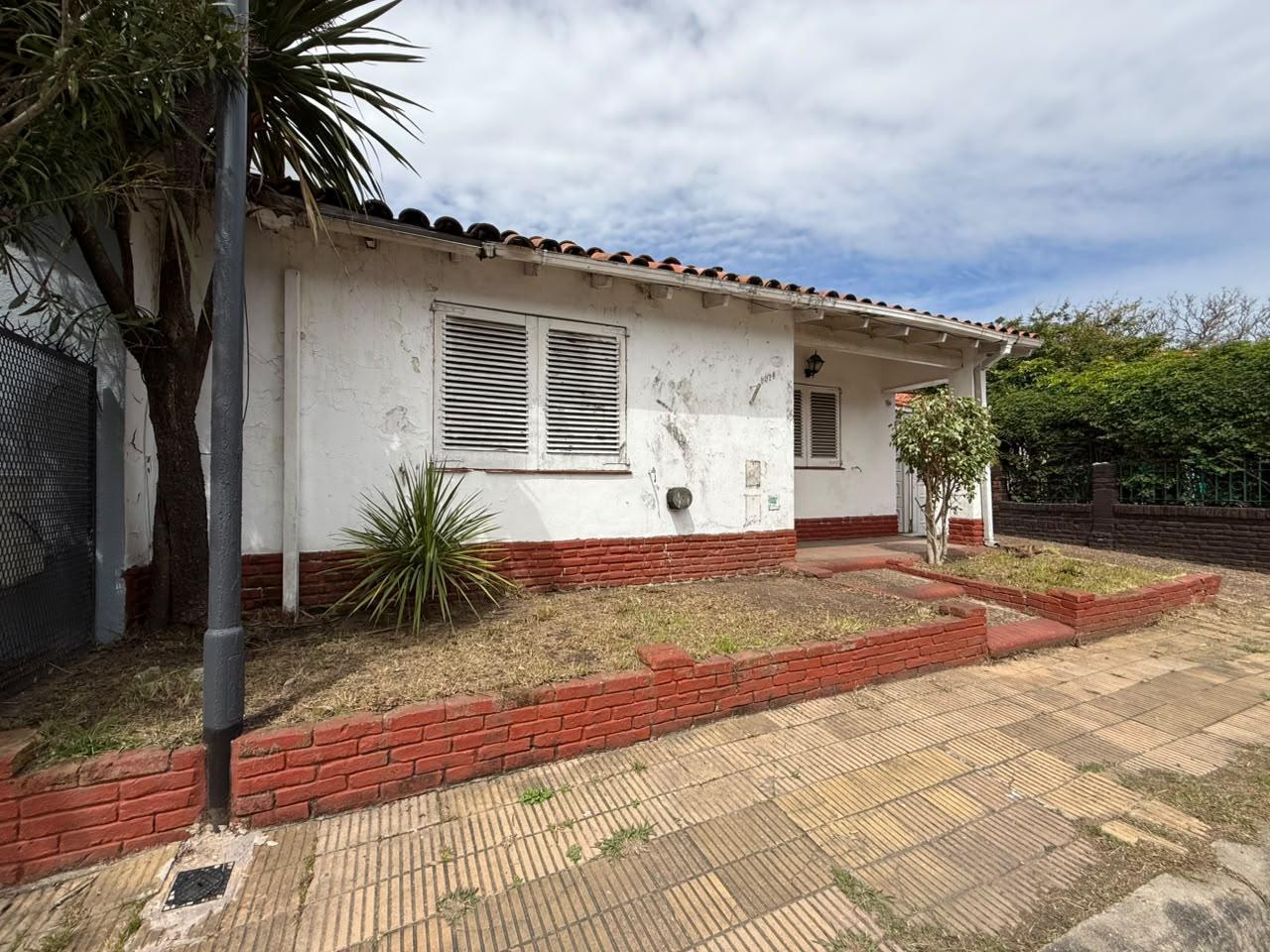 Foto de VENTA CASA LOTE PROPIO CON JARDÍN Y PILETA SAAVEDRA, imagen 1