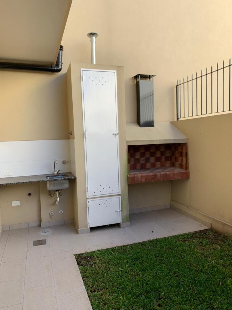 Foto de Casa en alquiler 2 plantas con cochera - Ballester R, imagen 3