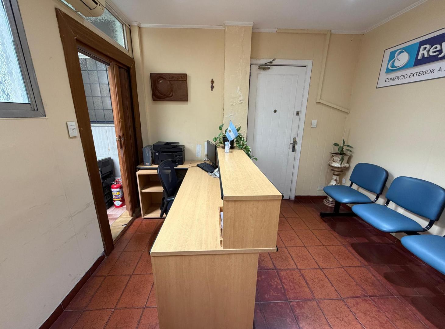 Foto de VENTA OFICINA APTA VIVIENDA- MONSERRAT, imagen 1