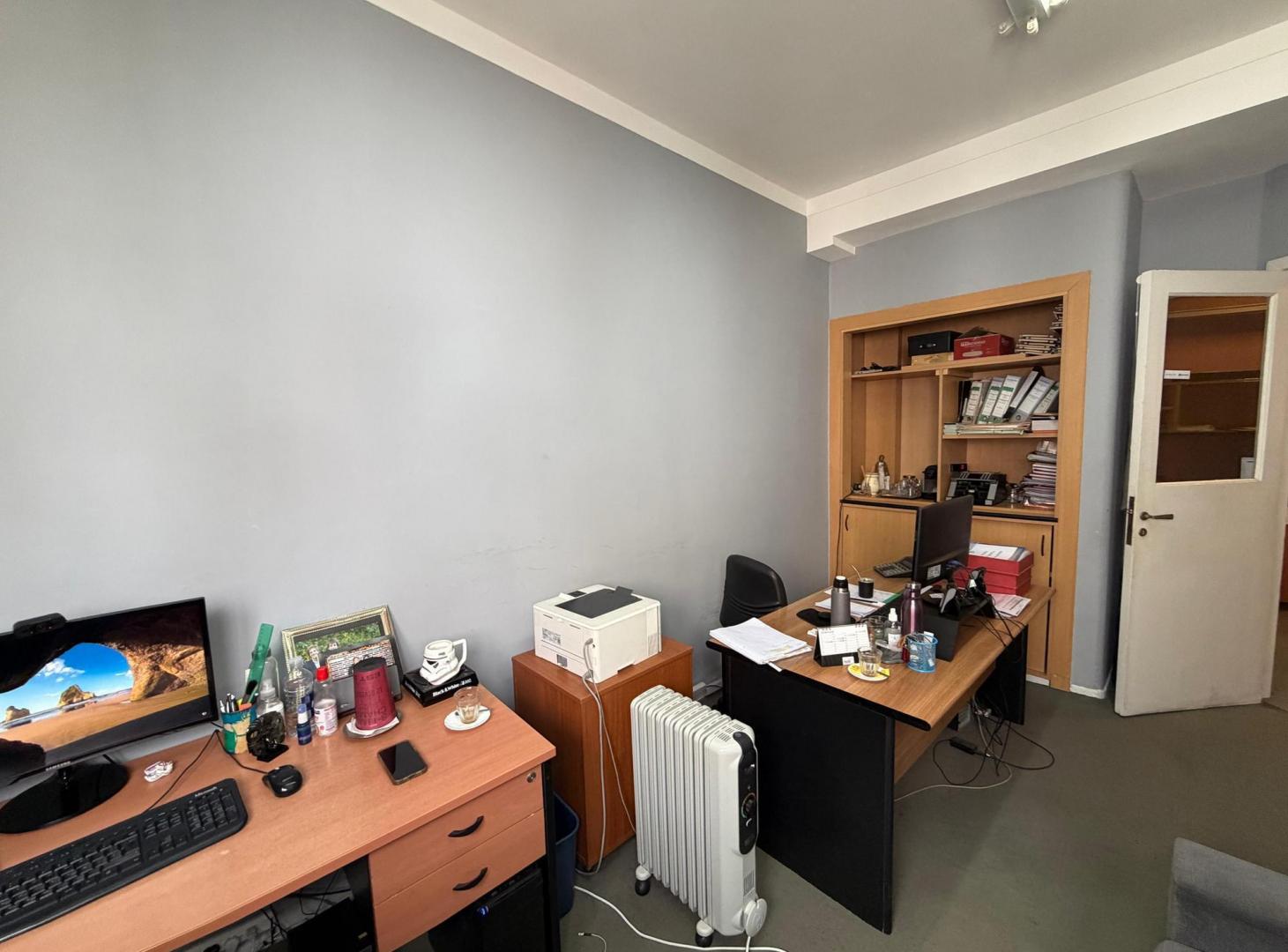 Foto de VENTA OFICINA APTA VIVIENDA- MONSERRAT, imagen 3