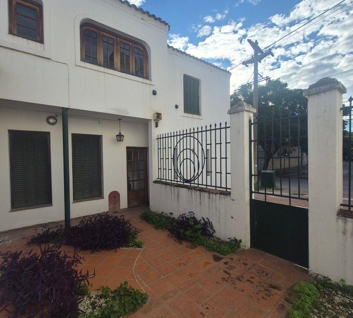 Alquilo Casa // Apto uso comercial // Profesional // 10 ambientes // General Paz