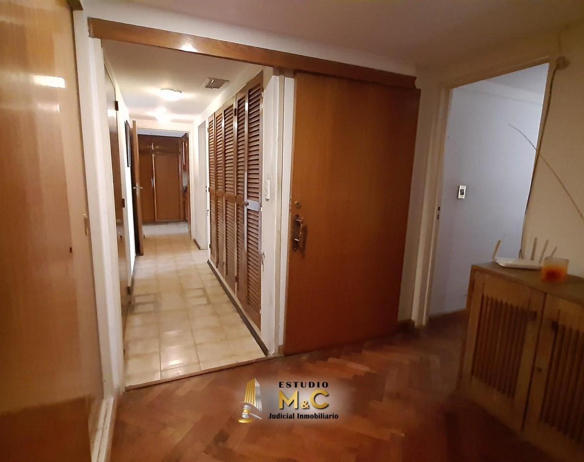Elegante Piso de Jerarquia en El Centro de Cordoba - 250 m con 4 Hab 4 Bañ 2 Coch 2