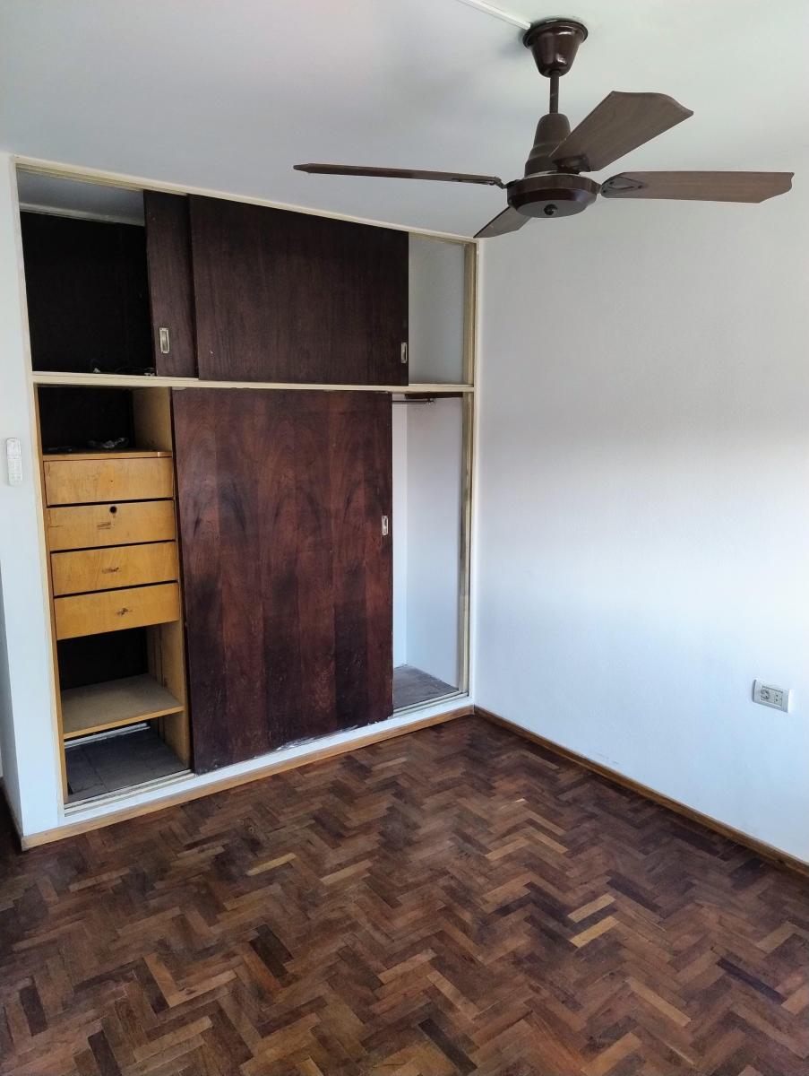 B° Centro. Vendo Depto de 2 Dormit, C/ Balcón y Cochera. Sobre Bv. San Juan 2