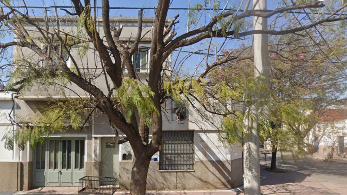B° Pueyrredon VENDO CASA a refaccionar. Apta para Edificación (PB + Tres pisos).