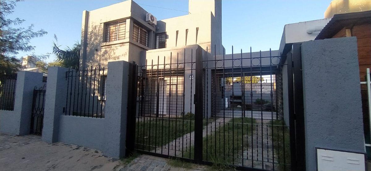 B° Villa Belgrano AQUILO Dúplex de 3 dormitorios, 3 baños, cochera y patio.