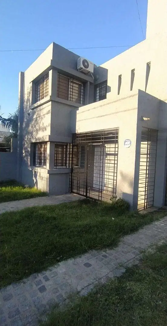 B° Villa Belgrano AQUILO Dúplex de 3 dormitorios, 3 baños, cochera y patio. 3
