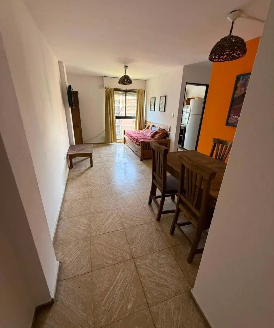 VENDO Depto amoblado de 1 dormitorio. Sobre cañada casi esquina Bv. San Juan 5