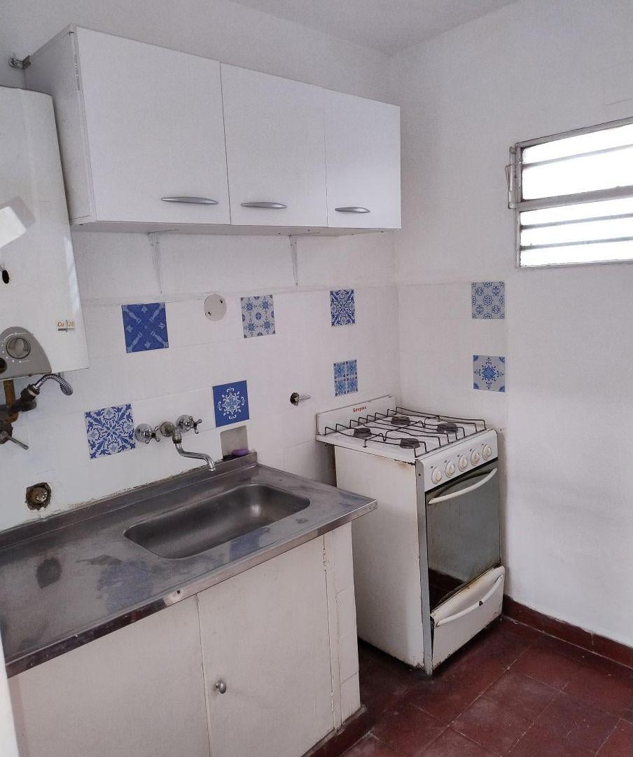 Foto de Alto Alberdi. ALQUILO Depto de 1 dormit, cocina separada. A mts del, imagen 3