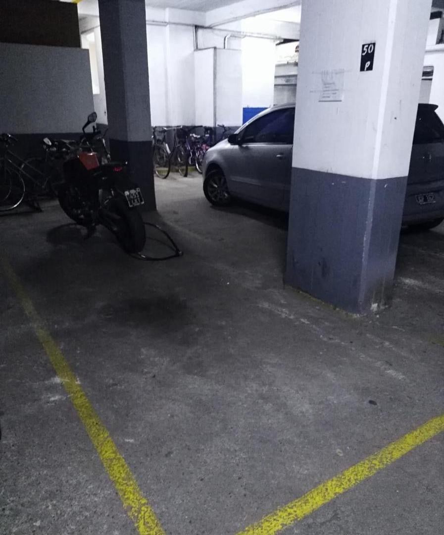 Cochera a la venta en Martínez.